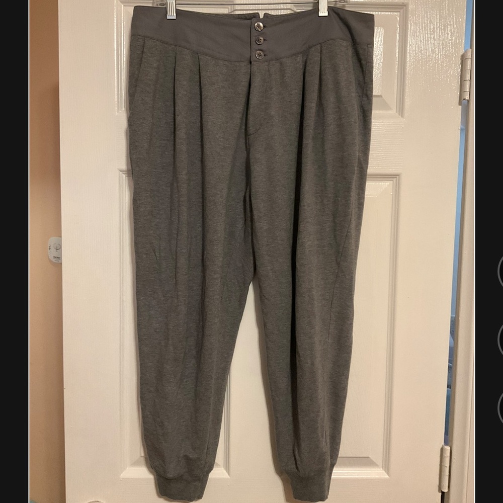 Club Monaco Grey tailored joggers with zipper & button front closure w/pockets